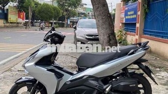 Honda Air Blade 125 Bạc poscher máy nguyên zin êm
