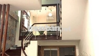 Cho thuê nhà Vũ Ngọc Phan, 50m² 4,5 tầng, sân thượng rộng chỉ 16,5tr