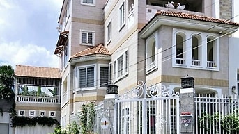 Nhà 4 tầng , ngay đầu góc quận 2  đường 30 khu compound 