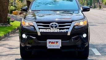 Toyota Fortuner 2019 Màu Ruby - nội thất Nâu