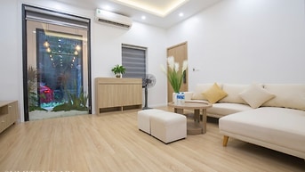 căn hộ DV  1 ngủ rộng 80m2 tại 535 Kim Mã- 550 USD/ tháng - full  đồ