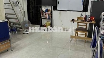 Cho thuê căn 2 phòng ngủ 1 phòng khách đầu tháng 10 trống