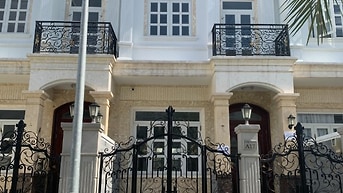 Nhà phố có hầm,1 trệt lửng 3 lầu. Ngay Gigamall khu Little Village