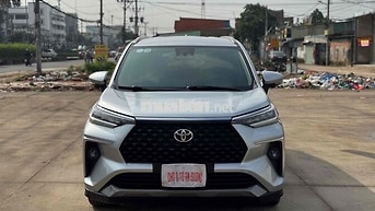 Toyota Veloz Cross 2023 Bạc 7 chỗ