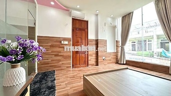 STUDIO CỬA KÍNH LỚN GẦN EMART PHAN HUY ÍCH SẴN BỒN TẮM LỚN