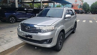 Toyota Fortuner 2012 Số sàn Bạc 270.620 km