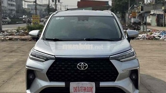 Toyota Veloz Top 2023 Bạc 7 chỗ