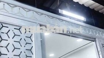 Bán nhà nhỏ mới xây hẻm thẳng xinh xinh cách Nguyễn Thị thập 15m