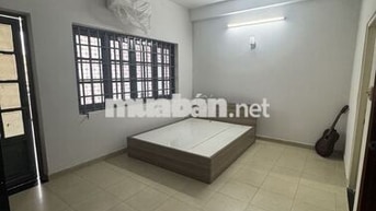 Phòng trọ 20m2 có ban công dùng riêng 25m2