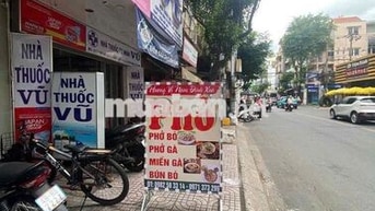 Bán căn hộ tầng trệt mặt tiền đường Đồng Đen, chung cư Bàu Cát 1