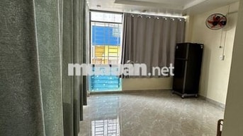 Quận 10, cho thuê phòng có balcon, máy lạnh, toilet riêng, khu an ninh