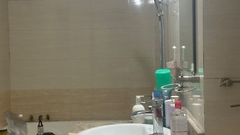Cho thuê nhà 2 tầng 95m quận Ba Đình ngõ rộng 3m hướng đông nam
