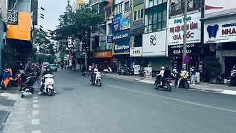 Bán nhà tọa lạc mặt phố Thái Thịnh, kinh doanh sầm uất, 120m^2