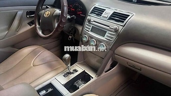 Toyota Camry Đen