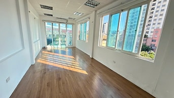Cho thuê VP 2 mặt thoáng sáng nhiểu ánh sáng Huỳnh Thúc Kháng 50 m2
