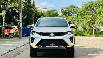 Toyota Fortuner Legender 2.4 4x2 AT 2025 Trắng