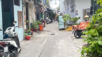 Chính chủ chuyển nhượng nhà 2 tầng quận 3 hẻm 5m sát bờ kè Hoàng Sa