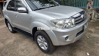 Toyota Fortuner 2011 Số sàn Bạc