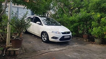 Ford Focus 2012 Trắng 11 vạn km