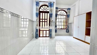 PHÒNG BAN CÔNG, CỬA SỔ LỚN FULL NỘI THẤT- NI SƯ HUỲNH LIÊN, TÂN BÌNH