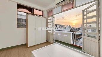 phòng trọ thoáng mát ban công cửa sổ