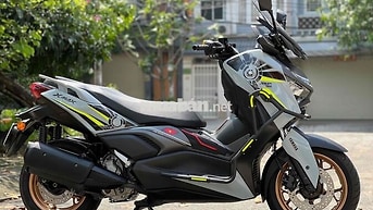 Yamaha Xmax300 2025 Xám 1.300km, có giao lưu xe.