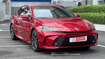 Toyota Camry 2.0Q 2025 Tự động Đỏ 2.300 km