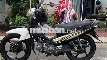 Yamaha Sirius Trắng đen
