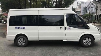 Ford Transit Luxury 2018 Trắng Việt Nam