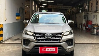 Toyota Fortuner 2023 2.7V 4x2 Bạc 30.454km