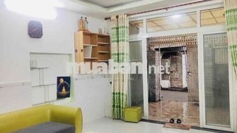 NHÀ GẦN CHUNG CƯ. CẤP 4 : 2PN WC. ĐƯỜNG XE HƠI