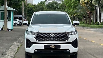 Toyota Innova Cross 2025 2.0 V Trắng 7 chỗ