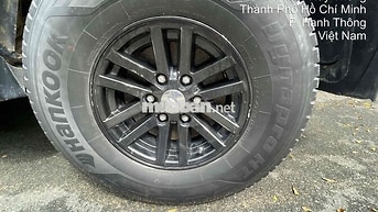 Ford Everest 7 chỗ màu Vàng cát