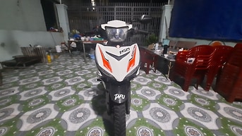 xe Exciter 150 trắng đỏ 2015. 