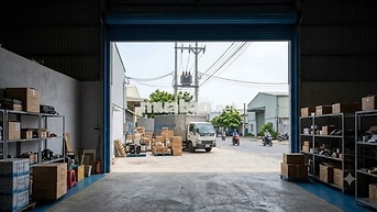 CHO THUÊ KHO 550M2 GẦN BẾN XE TRUNG TÂM, SẴN ĐIỆN NƯỚC, GIÁ 25 TRIỆU