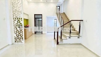 cho thuê nhà mới đường 30/4 đậu ô tô - gần Đài Truyền hình 