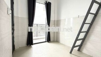 Cho thuê duplex ban công giá hạt zẻ ngay đại học VLU nèe