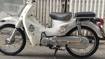 Honda Cub Trắng Xăng 90% mới