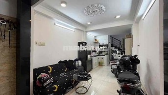 cho thuê nhà NGUYỄN TIÊU LA Q10. 3 tấm giá chỉ 12,5tr