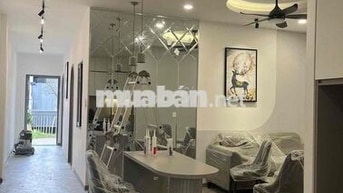 Chung cư mặt tiền Lầu 2 Phường Bến Thành Q1