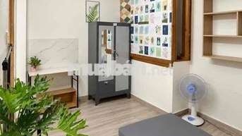 Phòng nội thất sẵn, Ở liền được. 409/2 Hoà Hảo.  Cách UEH cơ sở B 230m