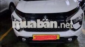 Mitsubishi Xpander 7 chỗ Trắng biển vàng