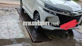 Toyota Avanza 7 chỗ số tự động màu Trắng