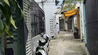Bán nhà nhỏ hem xe ba gác. Sổ Hồng riêng ko huy hoạch 