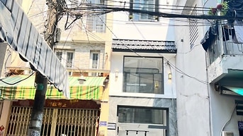 NHÀ GẤP BÁN HẺM XE HƠI TRỆT 3 LẦU
