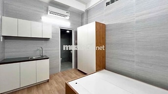 PHÒNG TRỌ KHÔNG GÁC, SẴN MÁY LẠNH MỚI 100%, Ở LIỀN, CÓ THANG MÁY