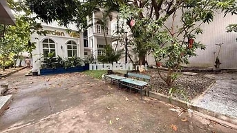 NHÀ BIỆT THỰ 2 TẦNG MT CHẾ LAN VIÊN DT:1000m2