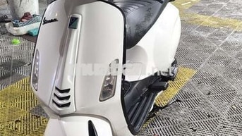 Piaggio Vespa Trắng Việt Nam