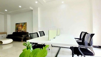 Văn phòng cho 6-10 nhân sự, full nội thất, có thang máy Vạn Phúc City