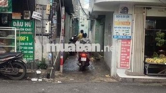 Cho thuê nhà đầu hẻm gần chợ Ba Đình